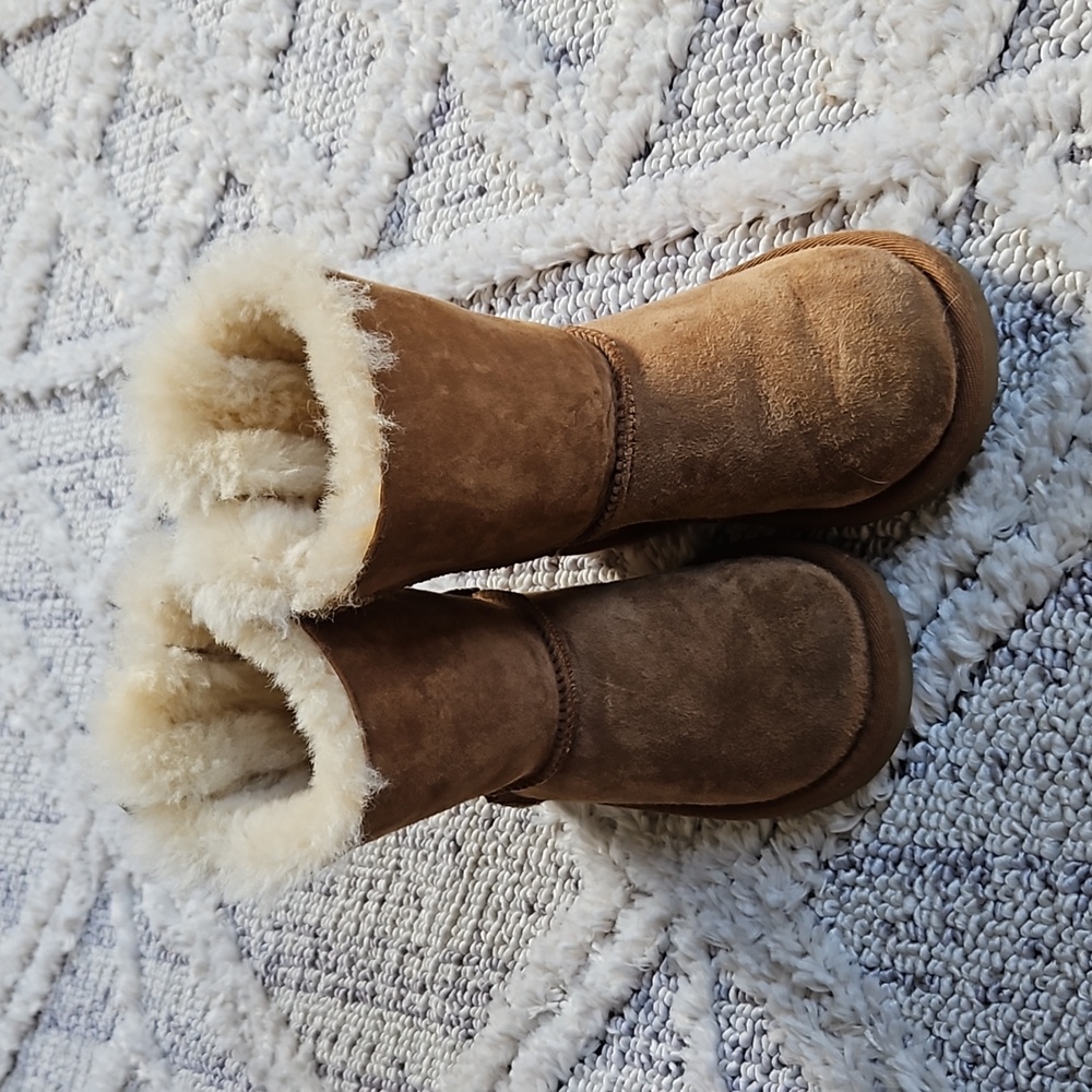 Little kids ugg Bailey boot sz 10